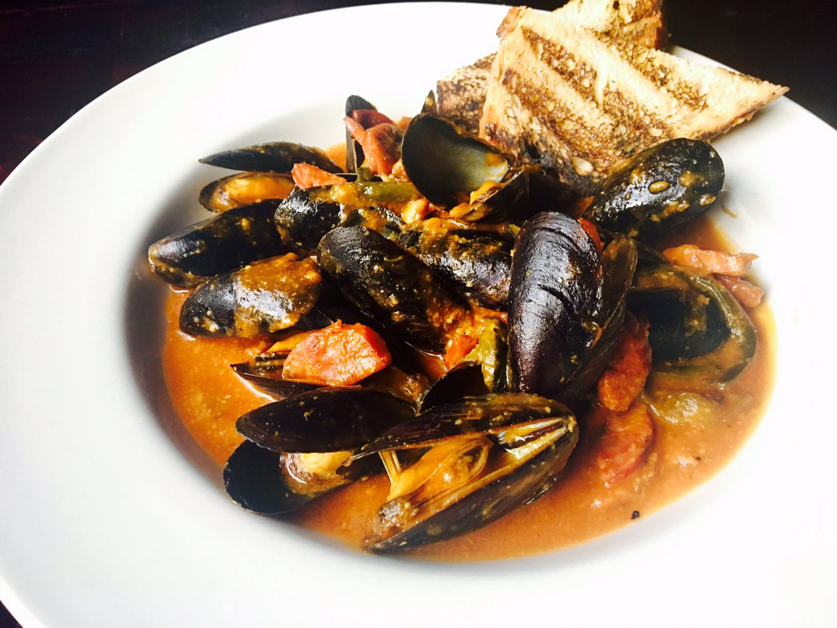 RoyalTavern's tweet photo. Have you been missing our Mussels? No need to worry they're back for a limited time on our specials board!!! https://t.co/4fLBoE5lbr