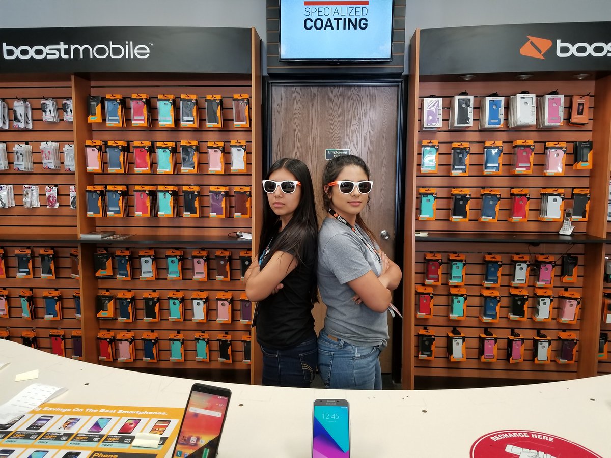 This pair of amazing sales reps <a href="/2020mobileesd02/">20/20 Mobile ESD02</a> mean business! Specially when they are rockin' #BoostMobileSwagg 😎 <a href="/Alicia_SPG/">Alicia Gonzalez</a> @SPG_PMadz