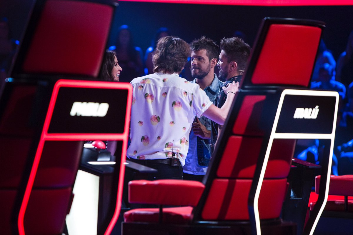 Así está #LaVoz3: <a href="/PabloLopezMusic/">Pablo López</a> arrasa con 3, @juanes 2, <a href="/_MaluOficial_/">Malú</a> 2 y <a href="/manuelcarrasco_/">Manuel Carrasco</a> sigue a la espera. ¡Seguimos!