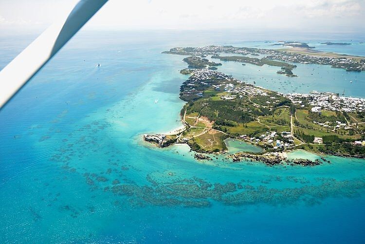 WeAreBermuda's tweet photo. View from heaven OR of heaven? 🤔
💠💠💠💠
📷:@danachirps
#adventure #adventureblogger #blogger #lifestyleblogger #bermu… https://t.co/ndi9f8pWbF https://t.co/s7maqBWnC2