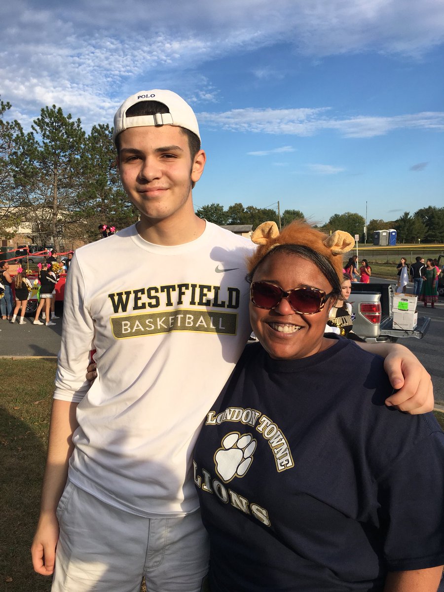 padmoreLTES's tweet photo. Excited to see my former kindergarten students &amp; #LTESLions @westfield_hs celebrating homecoming! Go Bulldogs!! https://t.co/Wmt55JWQGz
