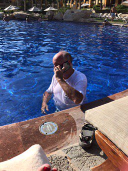 donnajeankc's tweet photo. #alwaysworking. #sunandwork https://t.co/YBiGPwXEKQ
