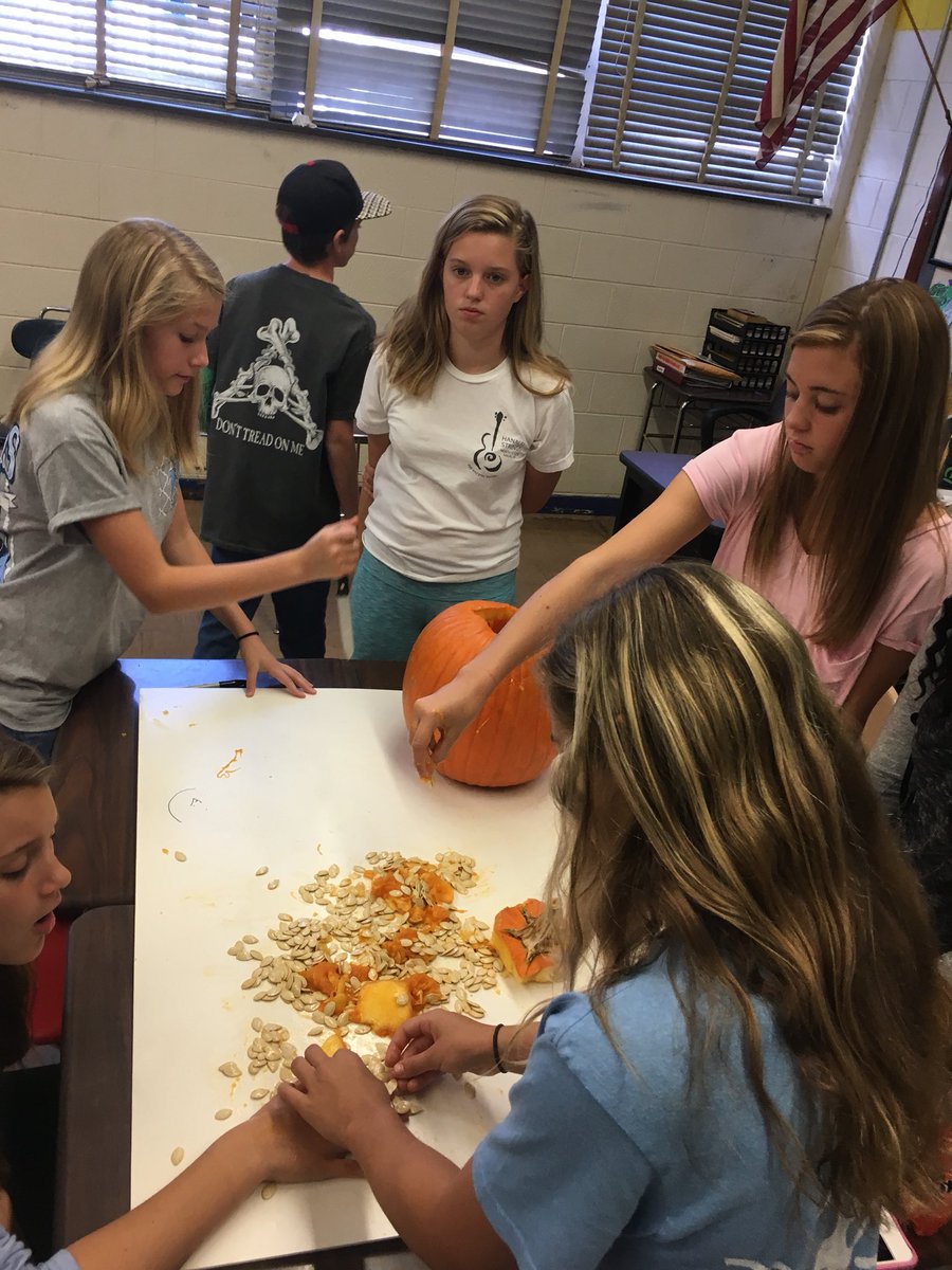 WR_FFA's tweet photo. Celebrating Fall during Power U!!🍂🍁 #ffafriday. https://t.co/rsrp2ZAlVU