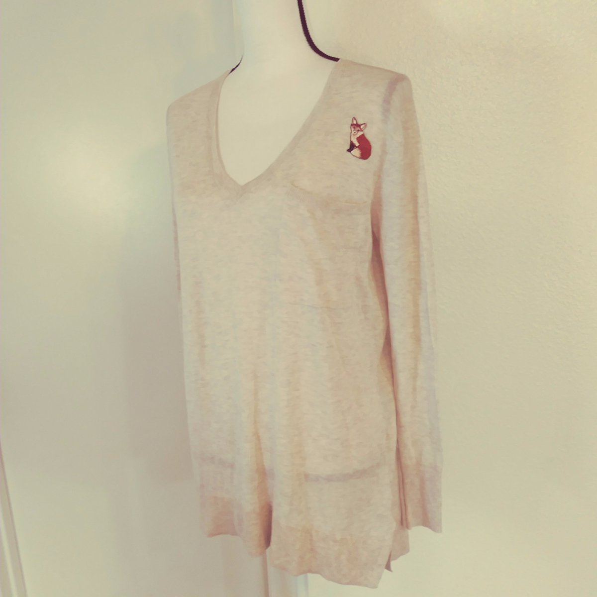 hmaevilla's tweet photo. NWT #Caslon #Beige Cotton Blend #BackZip #VneckSweater MSRP $59 #Fox #Applique #ebay #bestoffer #ebaytopratedseller https://t.co/KXYYLMHxME https://t.co/j4RC9MPDfl