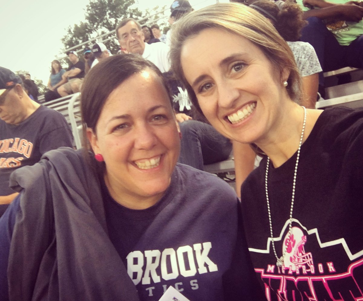 Lizerature's tweet photo. Cheering on the @millbrookmagnet #Wildcats in English and Español! #inroom252 #hoco2017 #istheblueinyou https://t.co/Y2zz4FPwBy