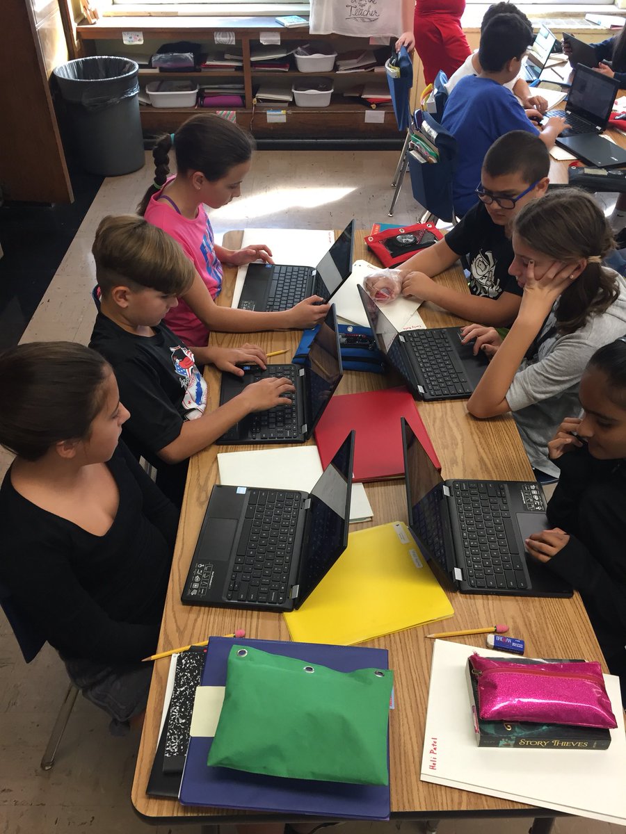 OSchool4's tweet photo. Head scratching coding with the Scratch program! #sch4STEM https://t.co/ILqPyB9wks