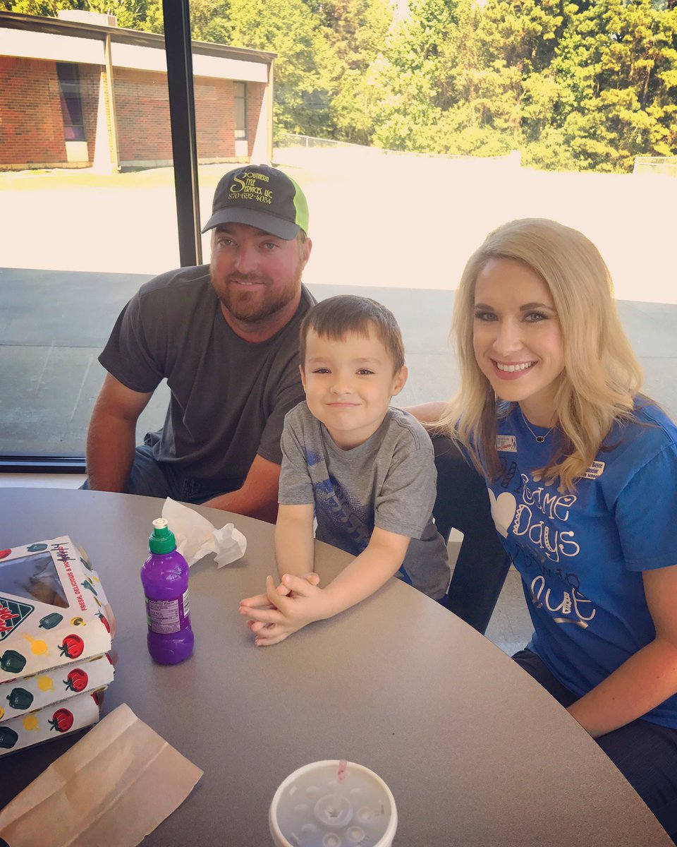 jbecounselormb's tweet photo. Lunch at JBE! We ๐ our school! #jberocks #WhateverItTakes https://t.co/izxcXh9t9d