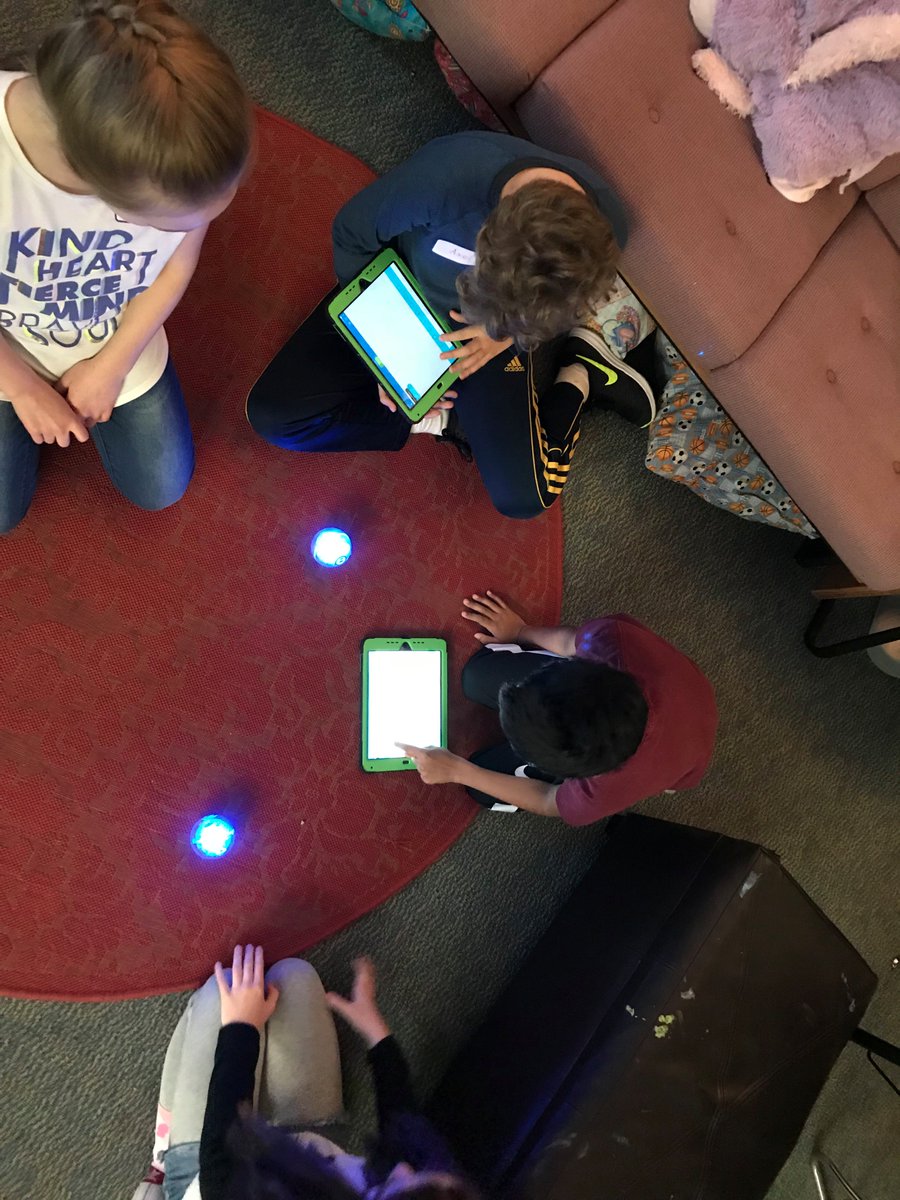 99577rossco's tweet photo. Coding and robotic playgrounds with 4th graders! https://t.co/Bysb6Vs0zT