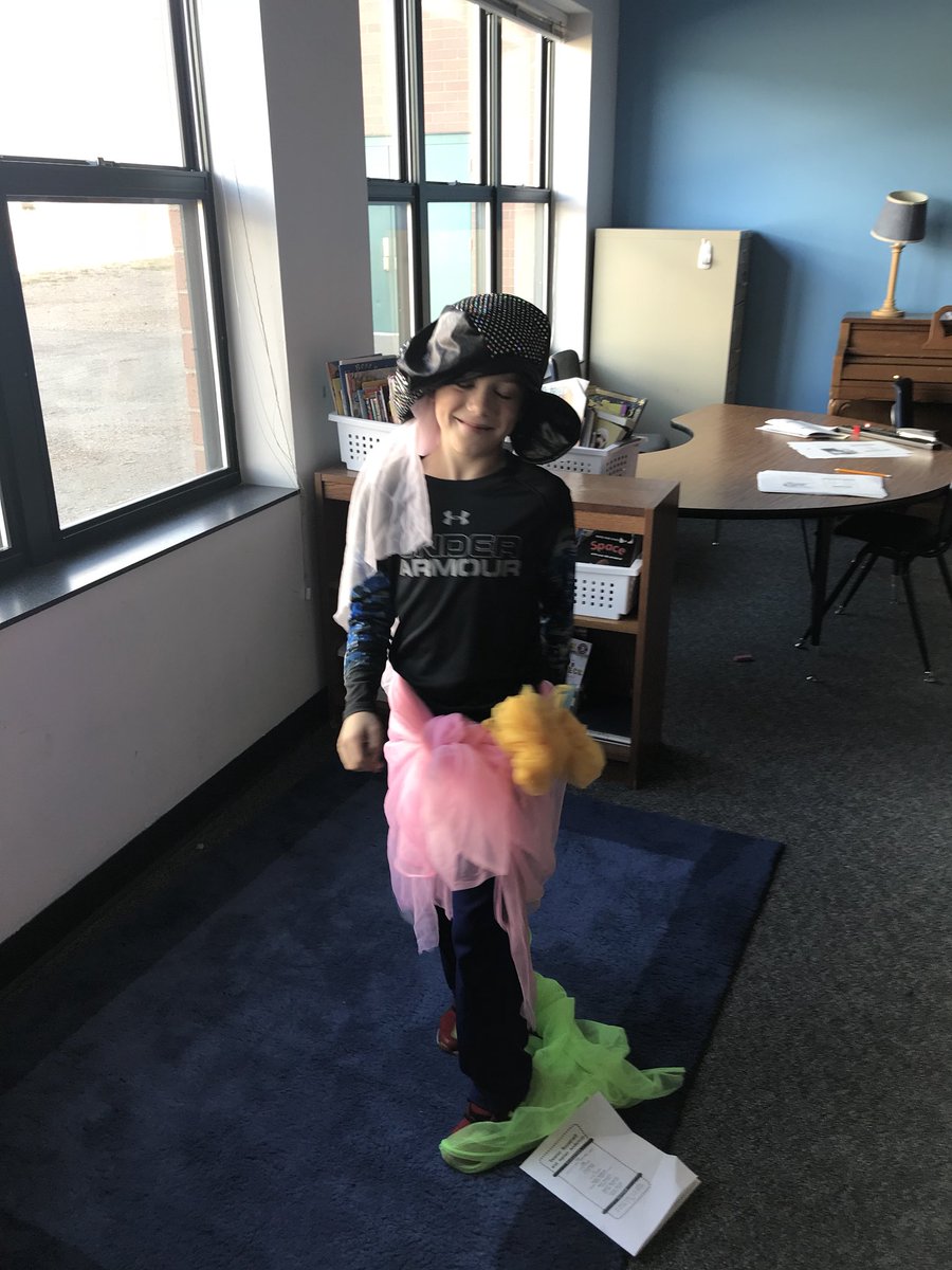 MrsSmithSCE's tweet photo. Great day in theater 🎭 Performances have begun, the kids are working so hard, and it shows #ssdedu #sCoveEl https://t.co/sjxvShSj74