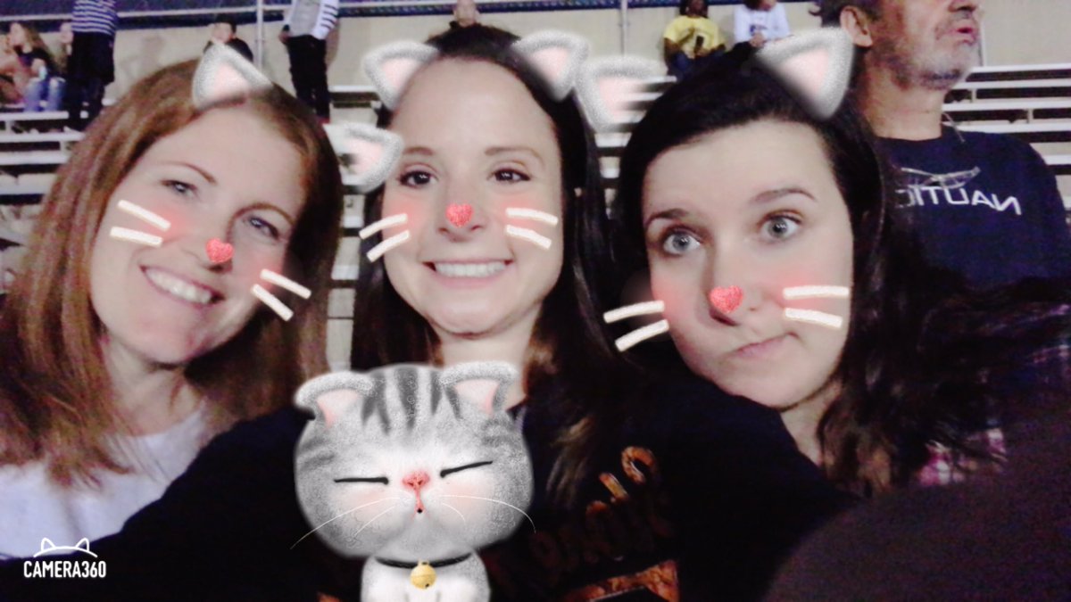 Read180Rocks's tweet photo. Supporting the football team! #collsedu #panthers https://t.co/cAOelZbw5u