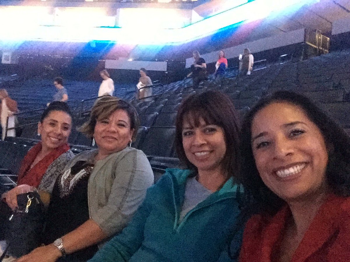 XochitlPrieto2's tweet photo. Excited to hear Beth Moore! From Bakersfield, CA #lproof17 https://t.co/OjECO3eo9i