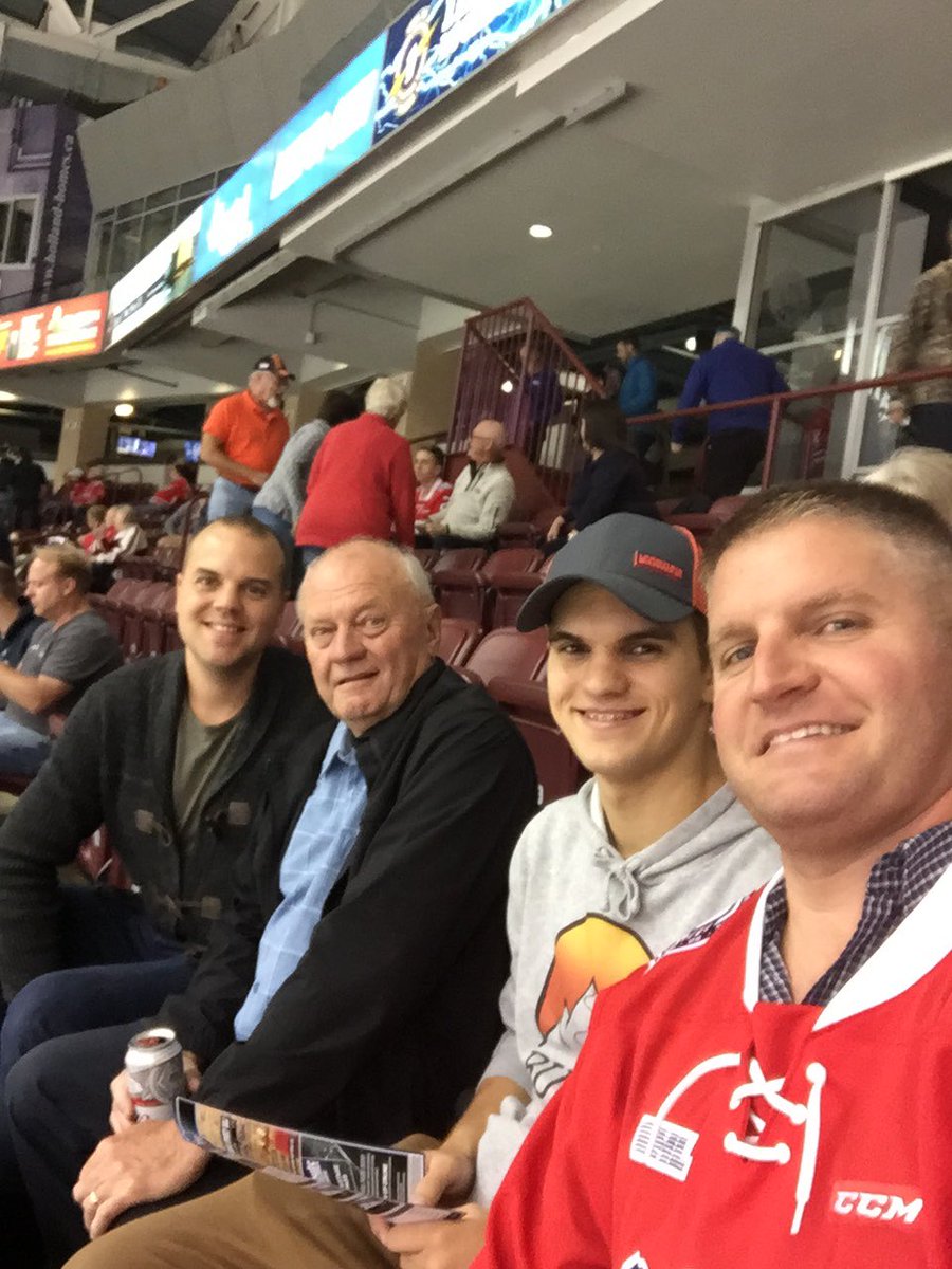 Cryaneddie's tweet photo. @Oshawa_Generals #HomeGame2 - #GoGensGo / Thx #Landmark @LandmarkCinemas for the comfort of your LazyBoy. @CarsonGraham17 @portyan82 103/10 https://t.co/51A6h4iH31