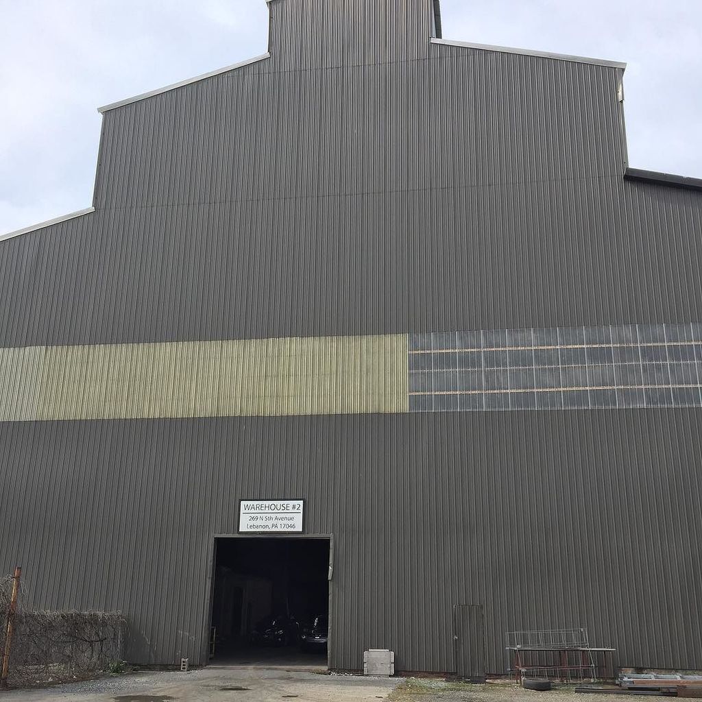 dodeccreative's tweet photo. Big sign for a big building #signage #sign #signdesign #design #warehouse https://t.co/jEFvTNnyVU