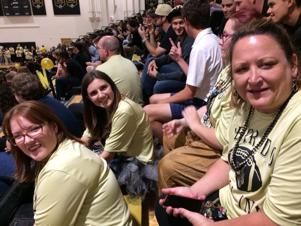 CoachDiehlVHS's tweet photo. #vhsstaffgotspiritHOCO #oneverrado #bwingbestwing https://t.co/lR1rxKmEcb