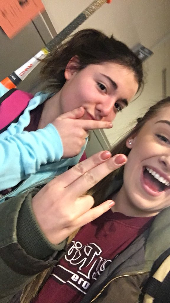 marissasmiley15's tweet photo. Happy birthday girl! Sorry this is the only pic I could find of us but I love you hostess buddy ❤️ #squez https://t.co/lvO0Eminq8
