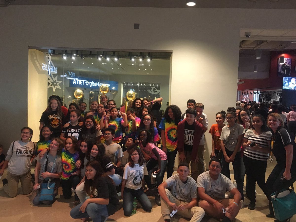 KMSSci's tweet photo. Krueger AVID is celebrating being college bound with the @Spurs tonight! #KMSrocks #Kmsavid #neisd @PRINCIPALRUBIO #AVIDneisd https://t.co/MK9WiFgZNd