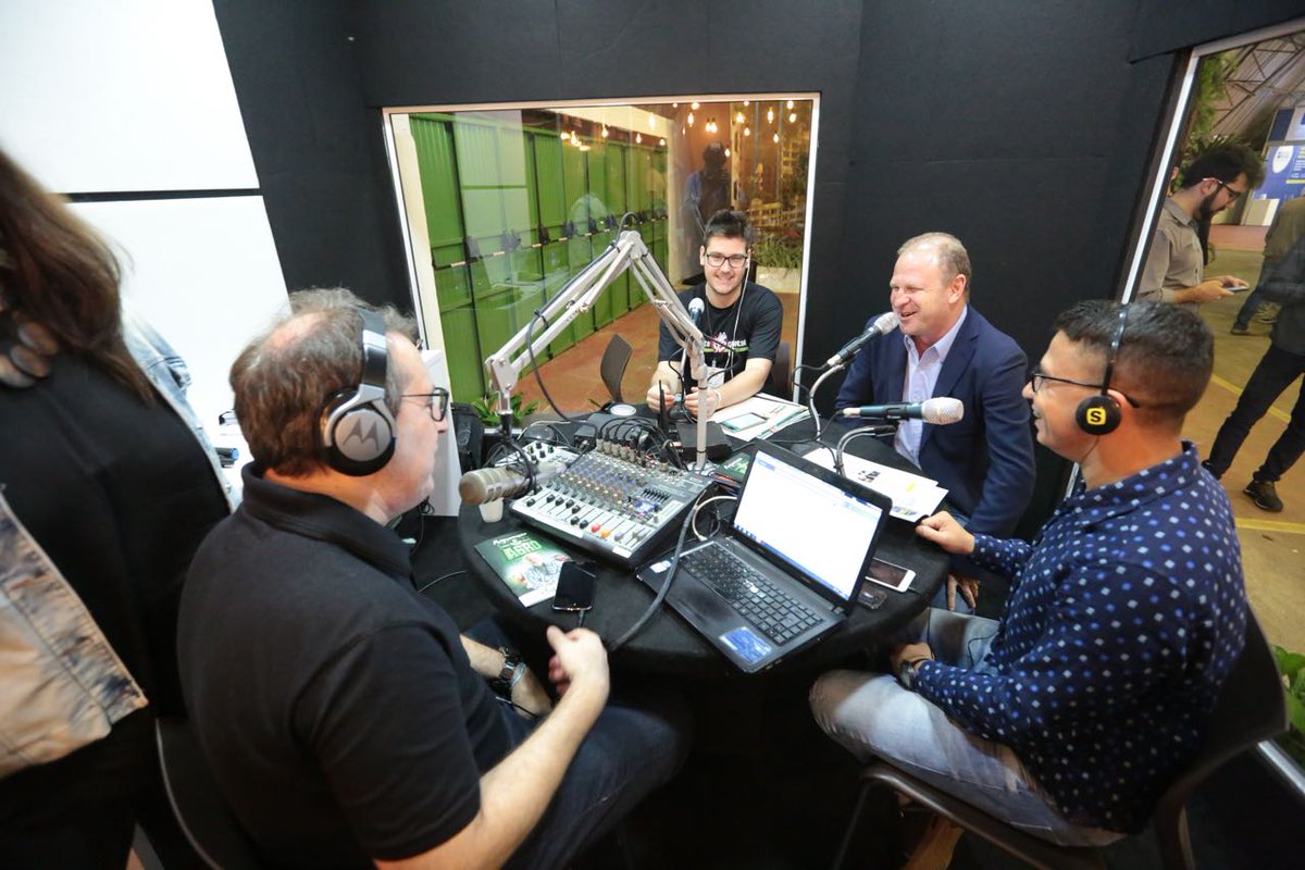 merisio's tweet photo. Que honra! Entrevista para o radialista Rafael Henzel, sobrevivente do acidente da @ChapecoenseReal. #Efapi https://t.co/ZYNGFWlIay