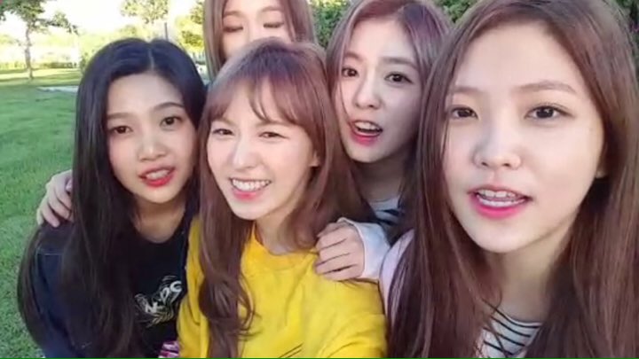 Hinakamura0's tweet photo. Ndy update:

Weekend pagi jogging bareng kuekeju sq

*Si Gigi komuk guyss 😂😂 
{ @baeirenevlt @kngseuIgi94 @PJoyiiiii @veltyels } https://t.co/WNFNOwH0GV