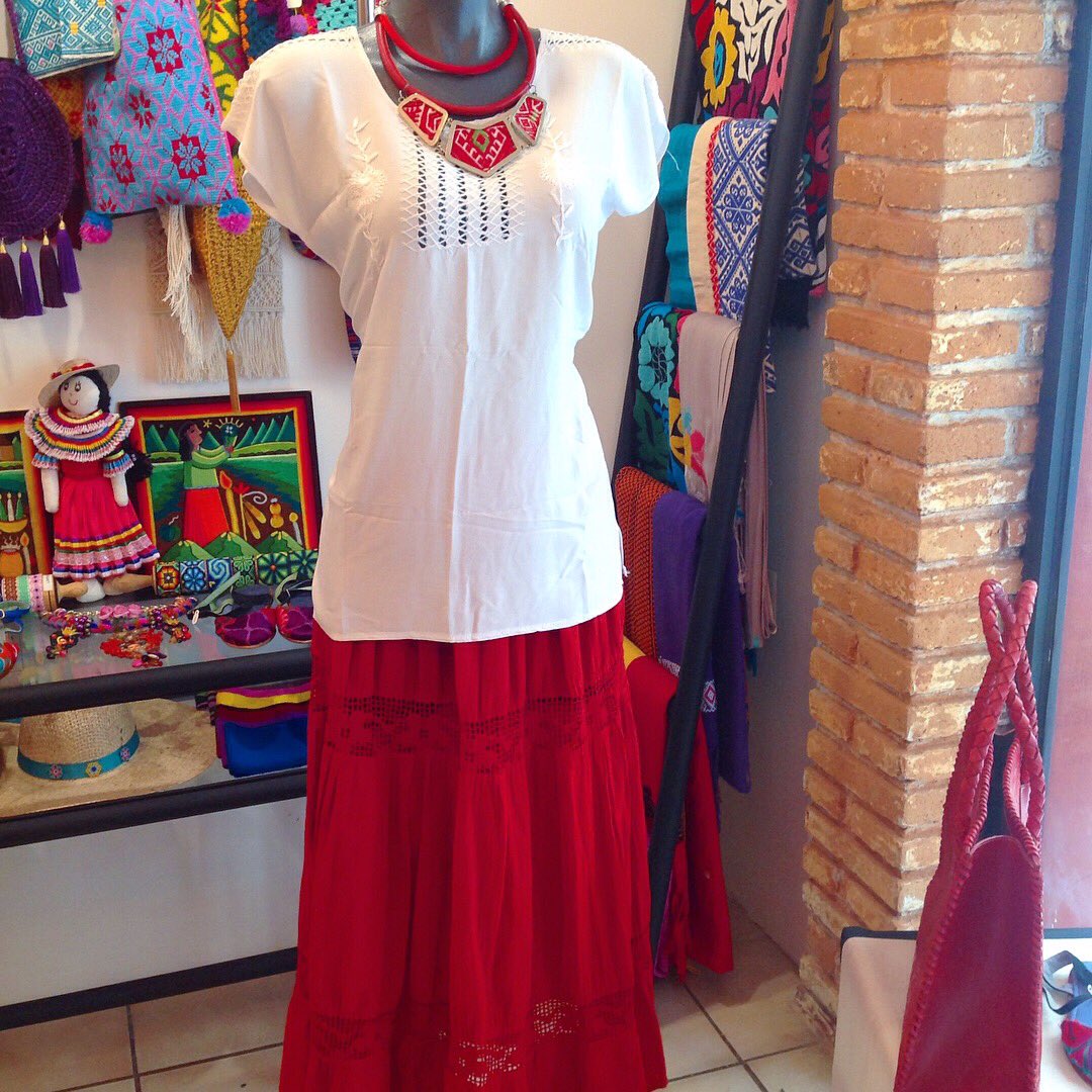 catedralboutiq's tweet photo. Una blusa deshilada es un gran elemento para tu outfit. Ven por la tuya! #catedralboutoqueartesanal #puertovallarta https://t.co/9rcHQUL1Xq