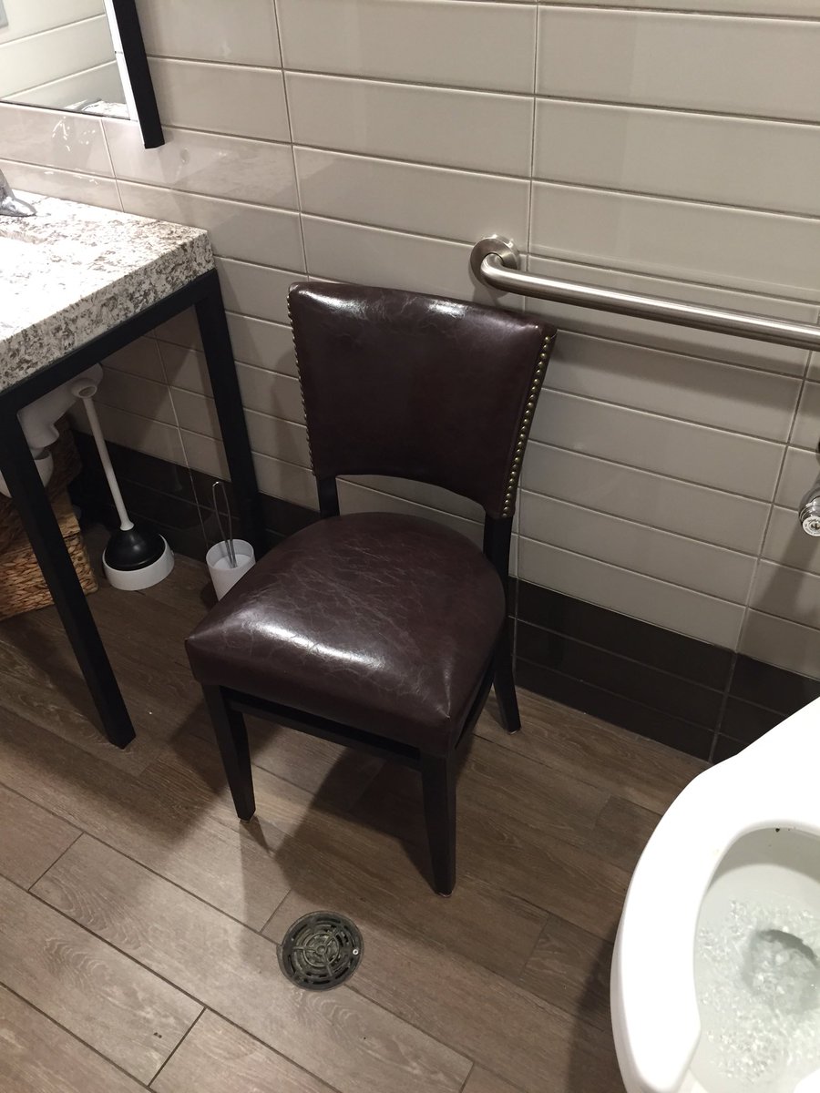 GregMerrick's tweet image. Interesting. Why 2 thrones in the men’s room? Only in Lexitucky!