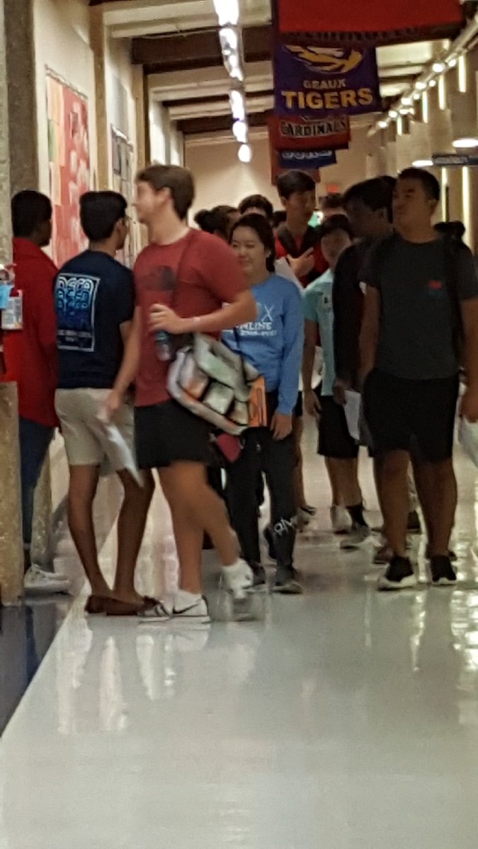 DE_Vikings's tweet photo. Little Vikings joyfully welcomed DHS " Big" Vikings on campus. We ❤️ JA in a Day! Great Kick Off! @FBISD #DullesJADay https://t.co/EApHVOhAOA