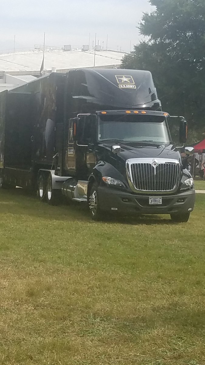 BridgePhase's tweet photo. #ArmyTenMilerExpo at the D.C. Armory today! https://t.co/tsaUSVwMSi