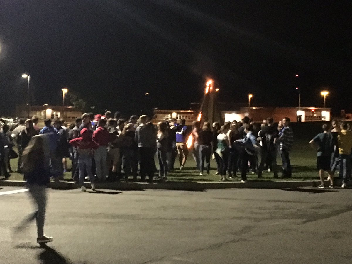 MountMarkhamCSD's tweet photo. @MountMarkhamCSD Homecoming Bonfire underway! #MMSpirit #MMPride https://t.co/kGOBIaNUl4