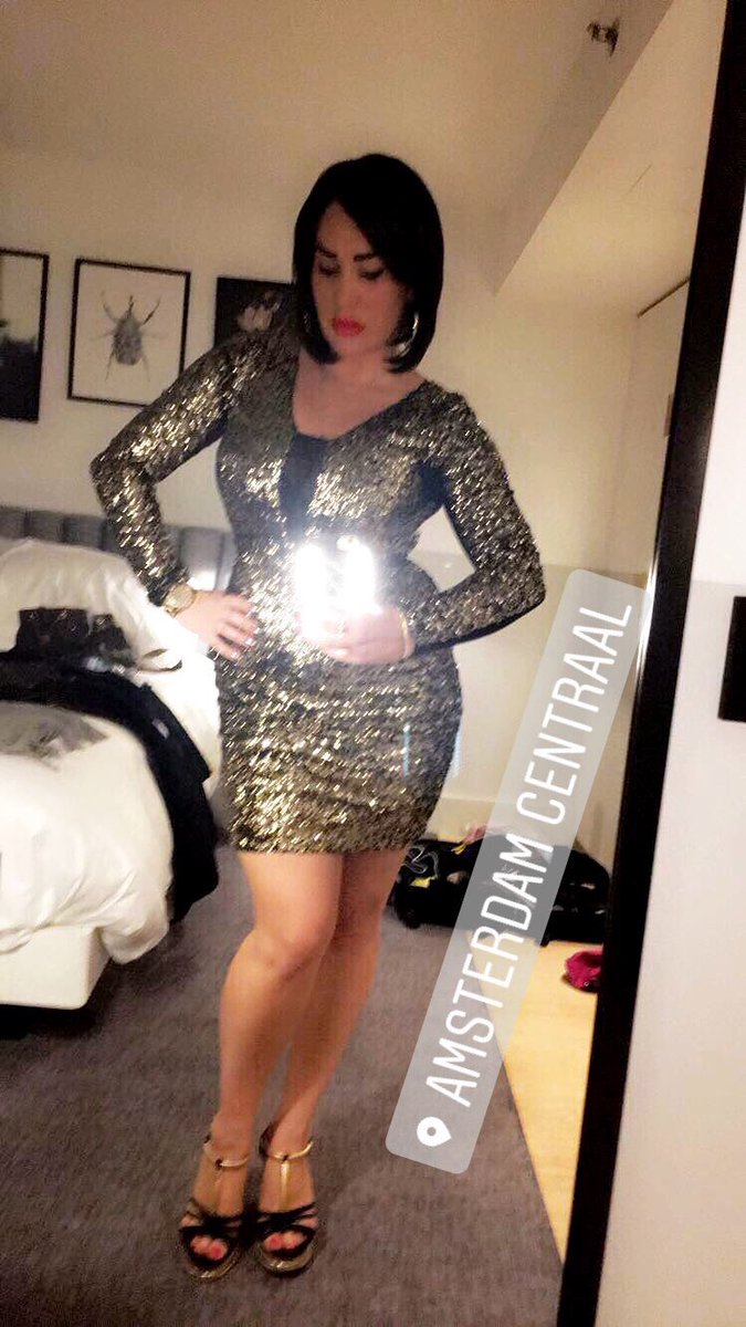 Heading out in Amsterdam 💁🏻