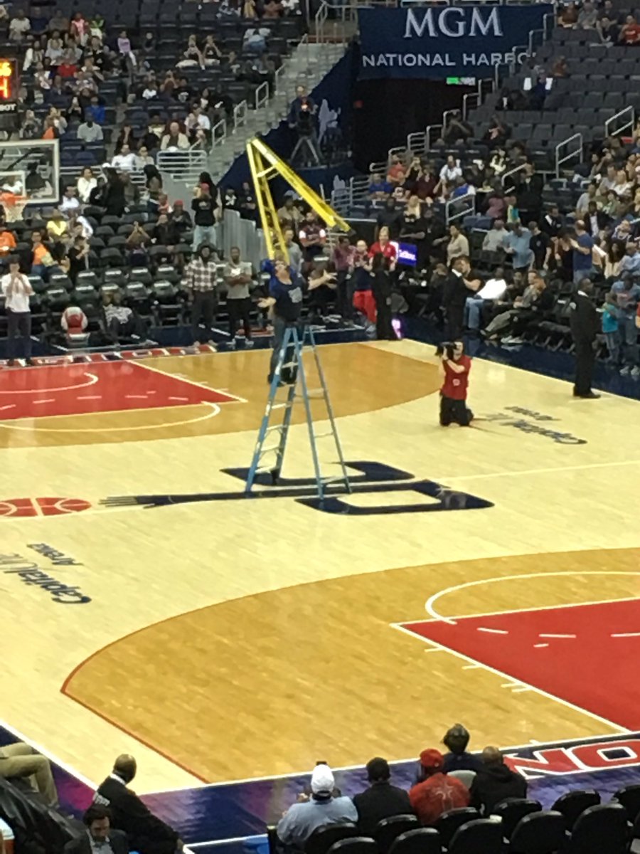WizardsXTRA's tweet photo. Sorry professional basketball players, this has been the most exciting attraction at #Cap1Arena tonight #ItsABalancingAct https://t.co/FqgzapVxNr