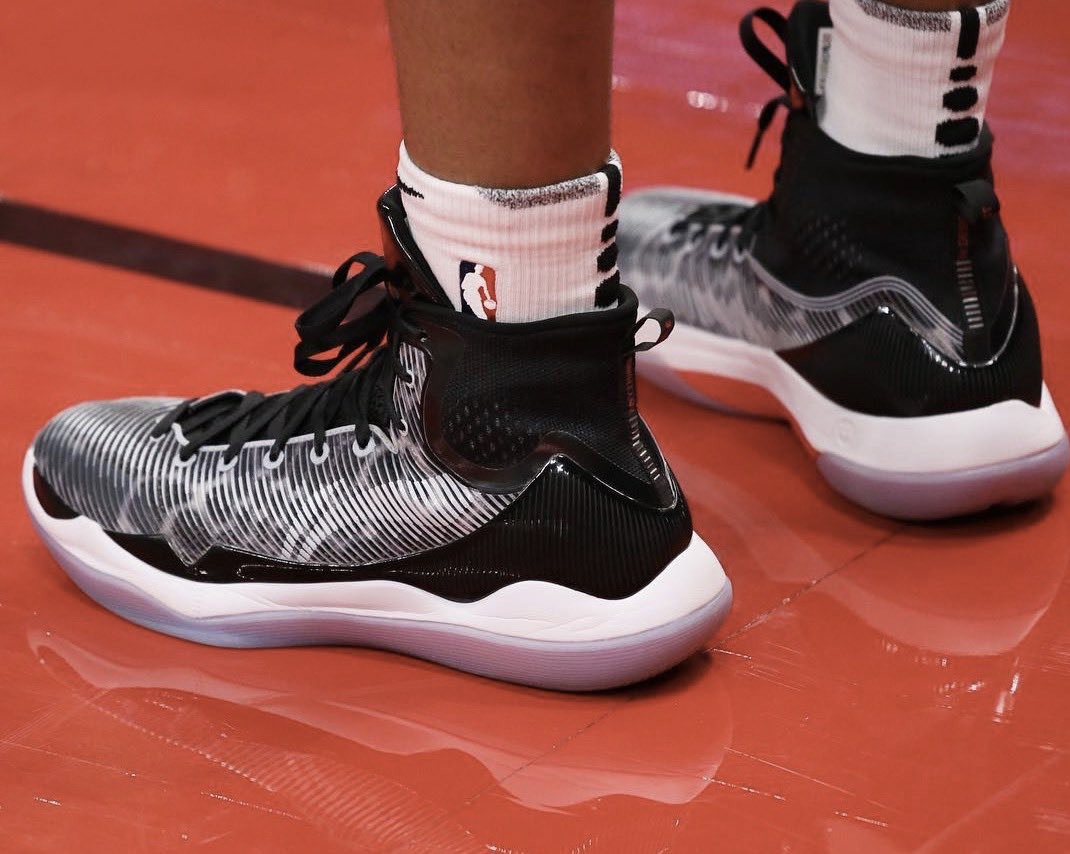 what shoes does cj mccollum wear