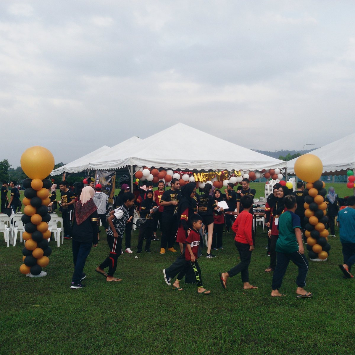 rfo_caringclub's tweet photo. Runners, crossing the finishing line :') #RFO3 #CARINGCLUBIIUM #Liveupdaterfo3 https://t.co/GH211yiNrC