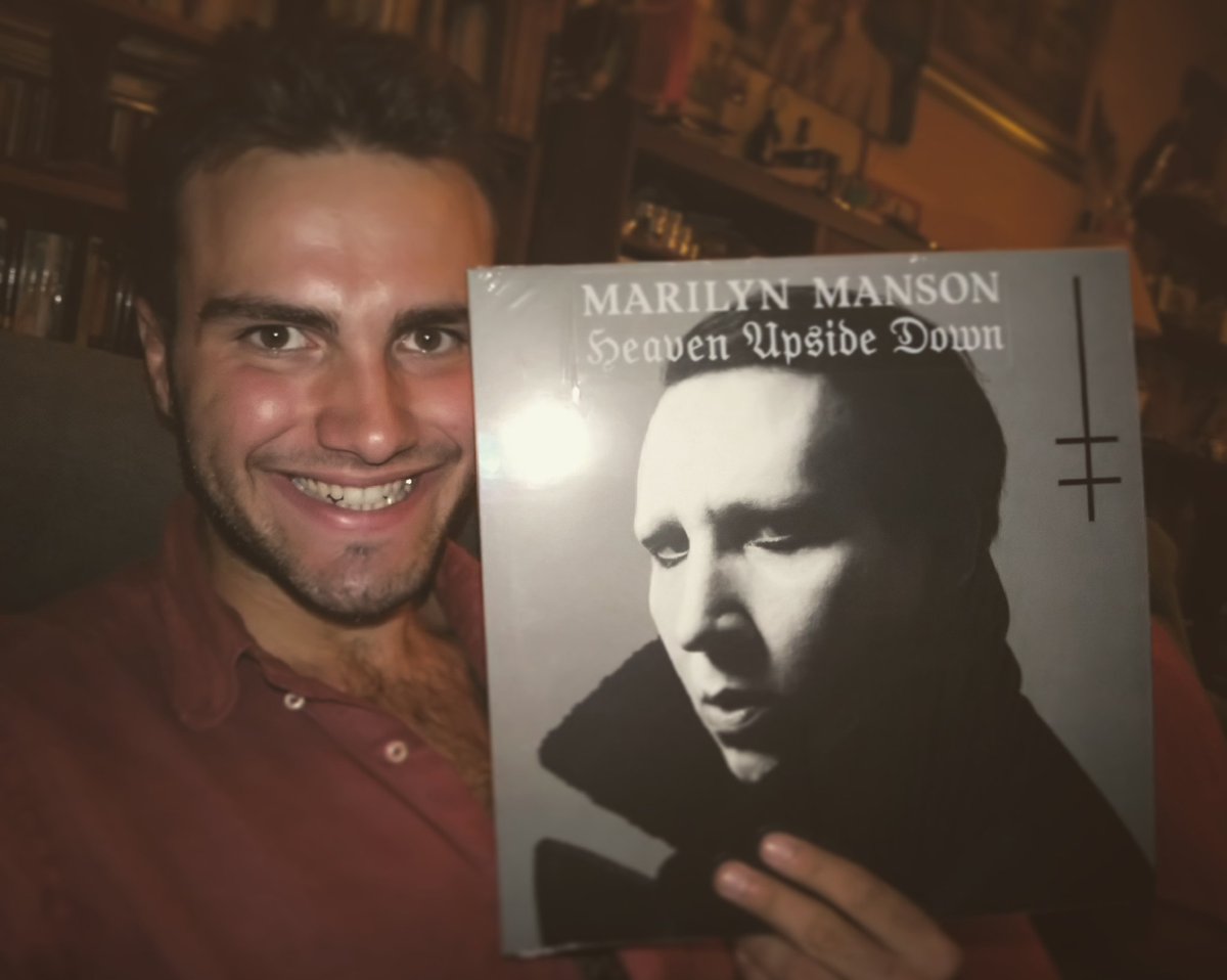 TheOfficial_RED's tweet photo. I gotcha!!
@marilynmanson thank for this great killer album!
#HeavenUpsideDow #KILL4ME #marilynmanson #say10 https://t.co/Ch1tdDcU30