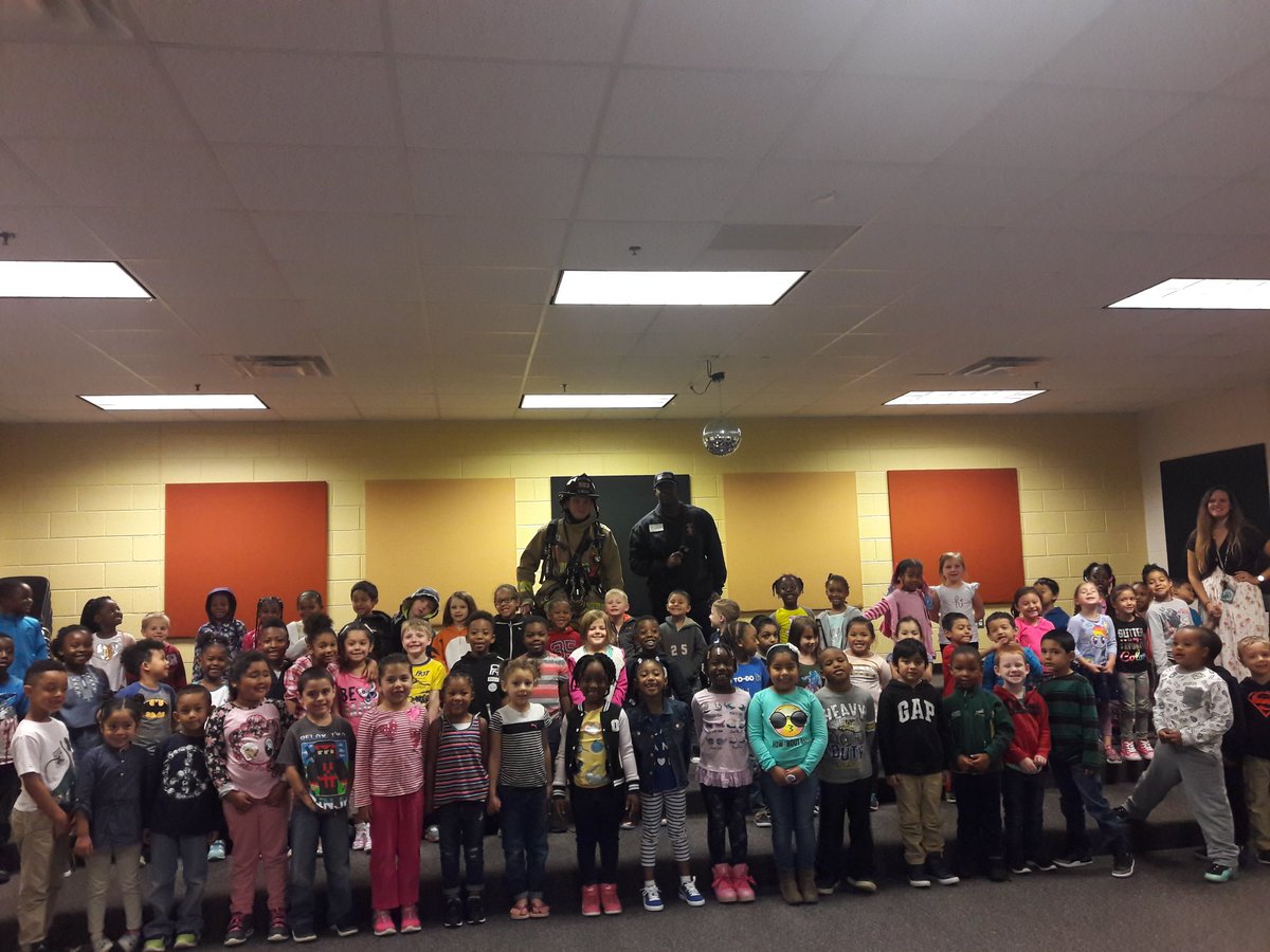 MrsBiteng114's tweet photo. We had some exciting visitors this week! #Trianglekinders #TES #Firefighters https://t.co/MnzB0GUhpP