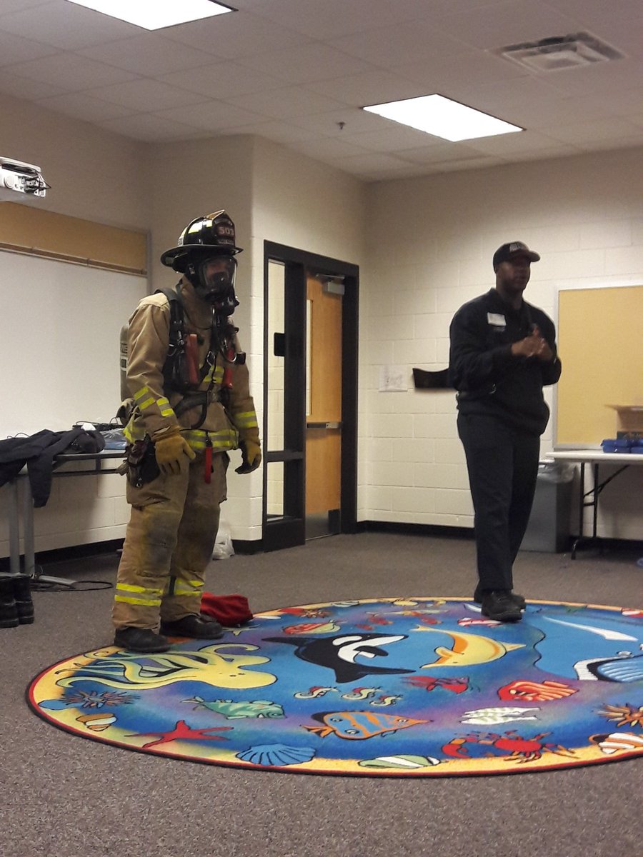 MrsBiteng114's tweet photo. We had some exciting visitors this week! #Trianglekinders #TES #Firefighters https://t.co/MnzB0GUhpP