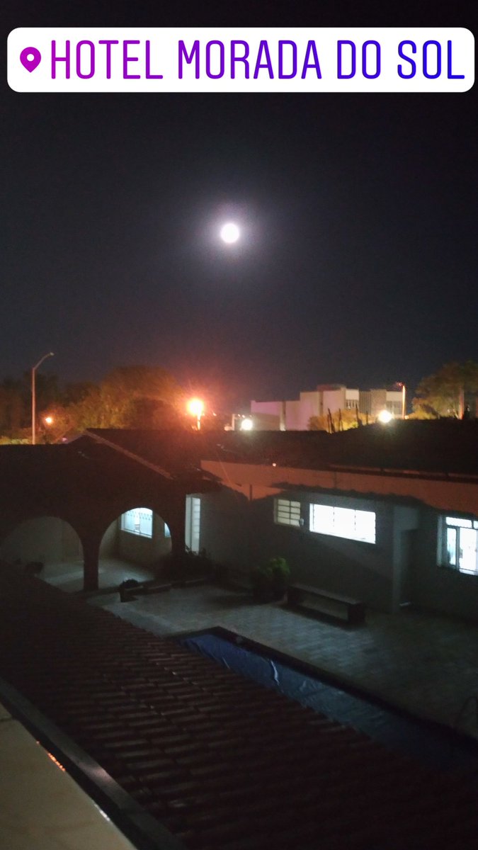 Aquela lua que brilha lá no céu...