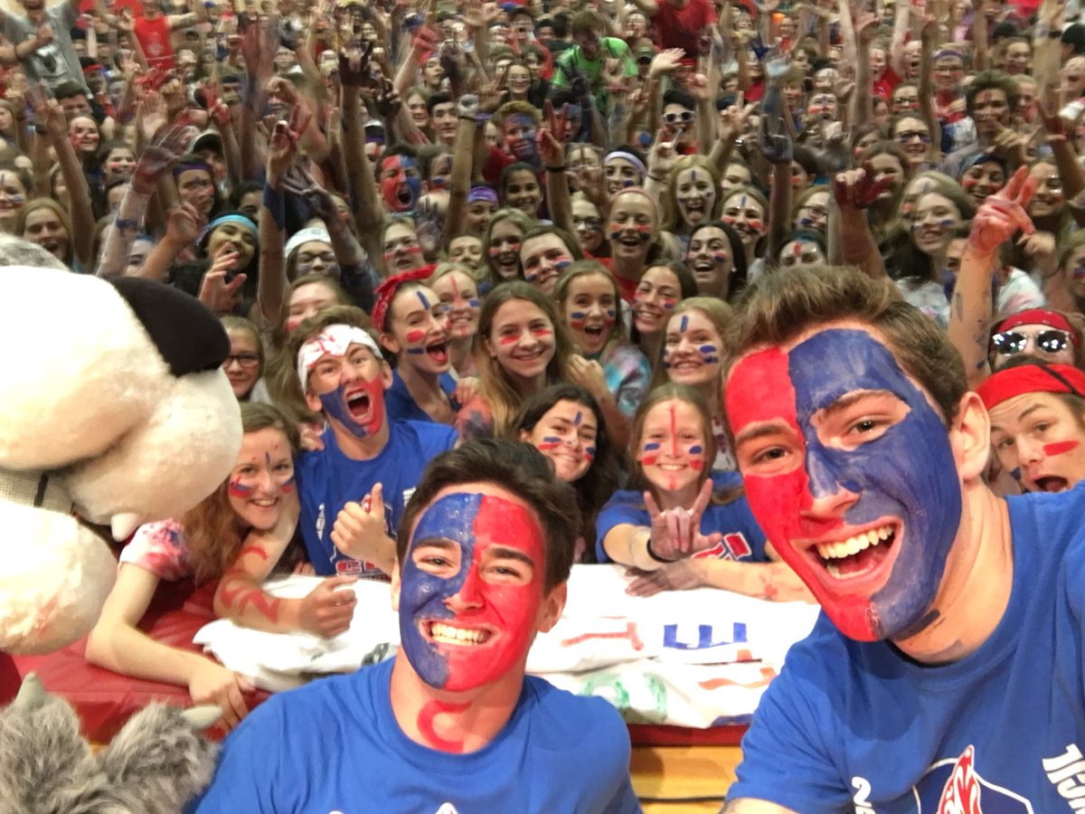 CCIwolves's tweet photo. The CCI Selfie for 2017! Congrats Wolves! 🐺❤️💙 #CCIamrunningfor #17in17 #WeAreCCI https://t.co/xBWUSsbjIn