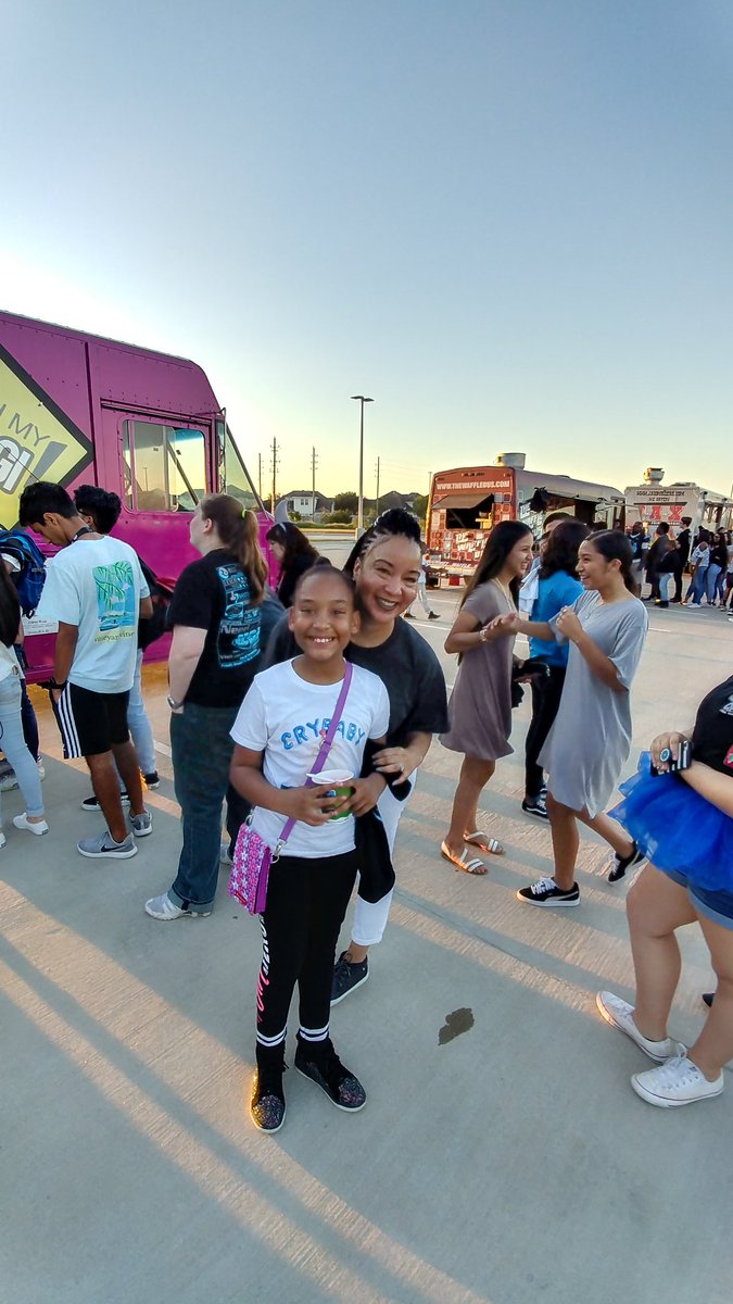 Inspiire3's tweet photo. SCHS Feeding Frenzy...
FinsUpCreek
#schsspiritweek17 https://t.co/bDZO3UMQaD