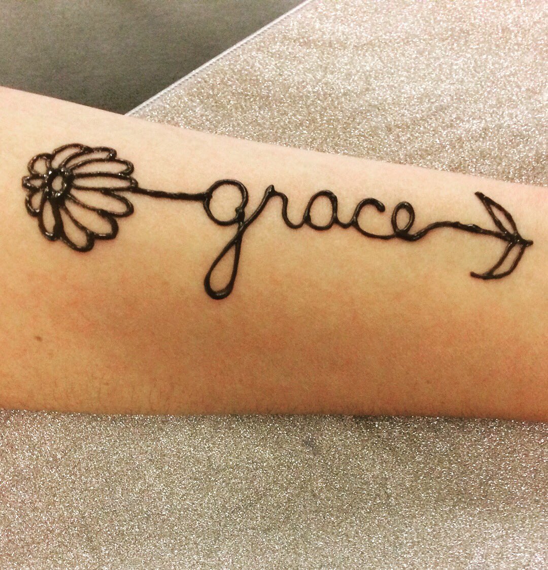 KopfEmily's tweet photo. Doing #henna at the GCU# Student Union now (10/6)! $5-40. Just in time for #MidnightMadness ! #gcuhenna #mehndi #gcustudent https://t.co/7GCBiUyjlL