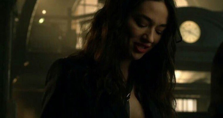 crystalreedchi's tweet photo. 📸| Stills de Crystal Reed como Sofia Falcon en el 4x03 de Gotham https://t.co/trExAJMbSv