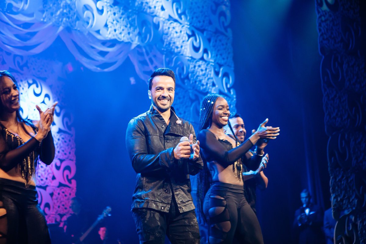 HHFoundation's tweet photo. Don't miss @LuisFonsi performance of #Despacito ! Tune in on @pbs tonight 🇵🇷💃 #HHA30 https://t.co/lOuyL8KIpL