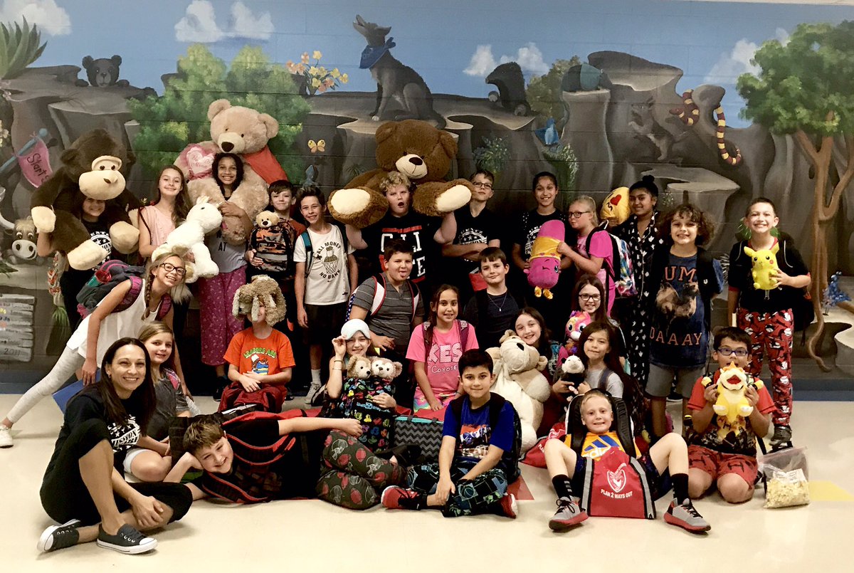 KuentzLeaders's tweet image. Cuddly kinda Friday! #LearningInComfort @NISDKuentz #Kuentzproud