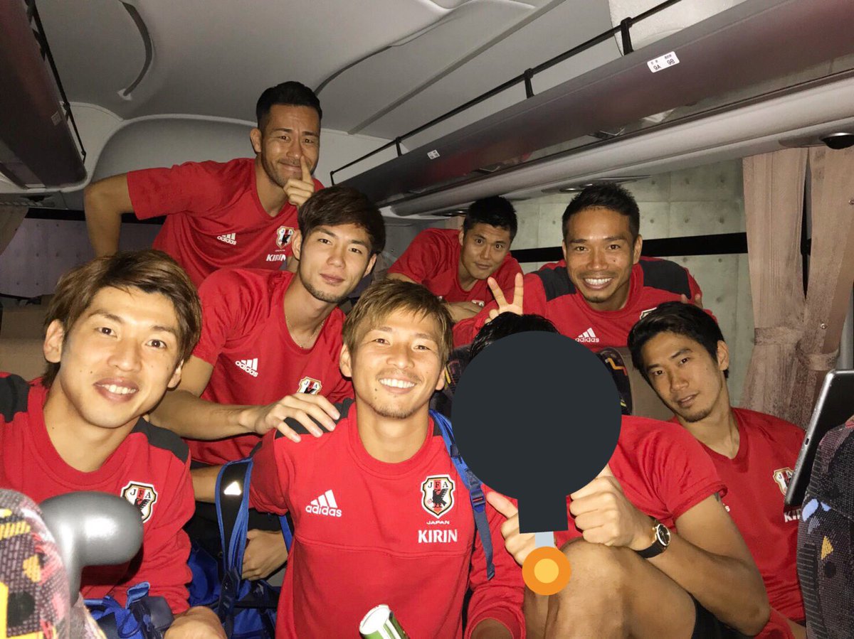 朕 スポーツ垢 Twitter પર ヨガ友先生のツイッター写真と 麻也の補正されてるツイッター写真 マメだな 吉田麻也 大迫勇也 杉本健勇 川島永嗣 乾貴士 長友佑都 香川真司 香川さんイケメン Daihyo 日本代表