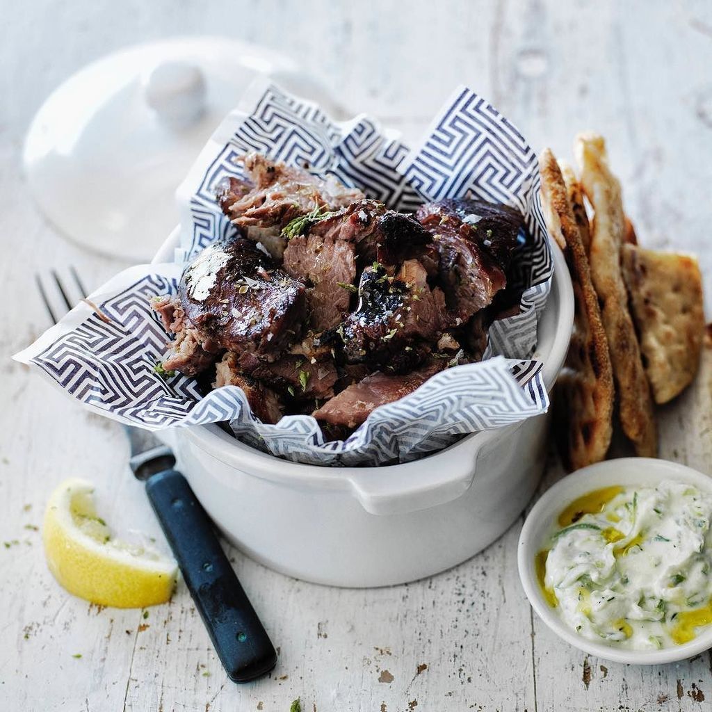 zeusstreetgreek's tweet photo. Skewers of meat cooked over glowing embers. A thousand year old tradition for a reason #Souvla #FoodHonestly https://t.co/WmgEK8EG14 https://t.co/sWLVkZ6Zqr