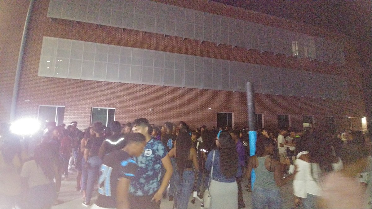 Inspiire3's tweet photo. SCHS Homecoming Dance
FinsUpCreek
#schsspiritweek17 https://t.co/dWXmDi1tAF