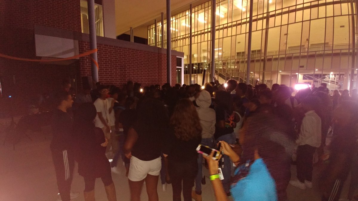 Inspiire3's tweet photo. SCHS Homecoming Dance
FinsUpCreek
#schsspiritweek17 https://t.co/dWXmDi1tAF
