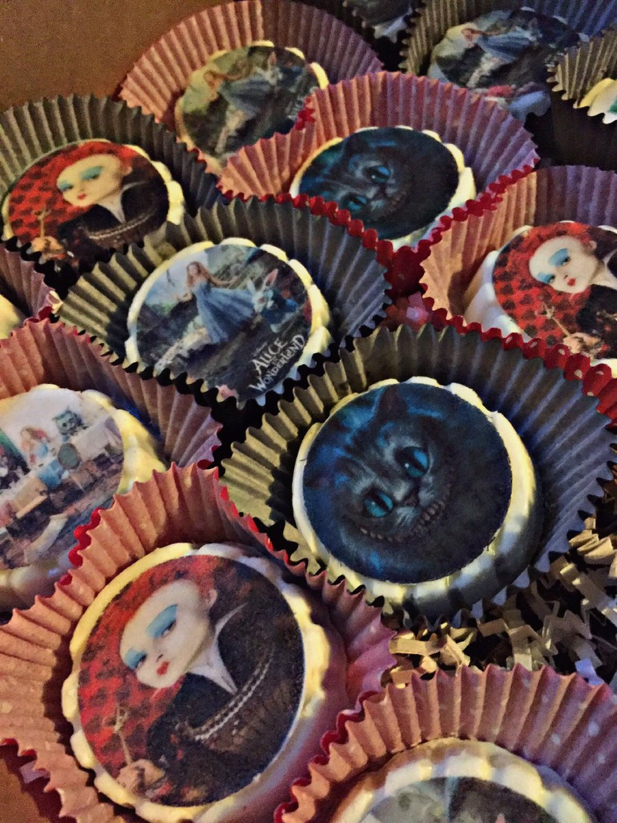 DimesPieces's tweet photo. Everything is edible but the liners. Ask and you shall receive! #edibleimages #dimespieces #TheRealCandyLady https://t.co/b0MKJc2snf