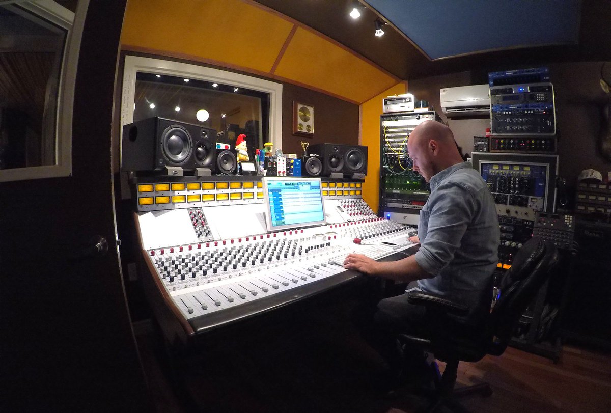 We did a thing. <a href="/Red_Beeerd/">Pat Lucier</a> @513ANALOG #newmusic