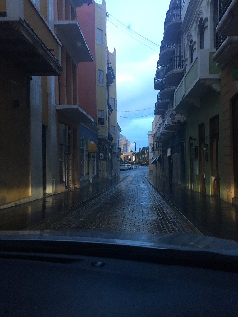 DaphneBarbeito's tweet photo. * El #ViejoSanJuan es una ciudad fantasma, necesitamos "prenderla" para levantar la #capital y el #turismo #NotDespacito ππΌ #Oct06 https://t.co/60RST9cZLz