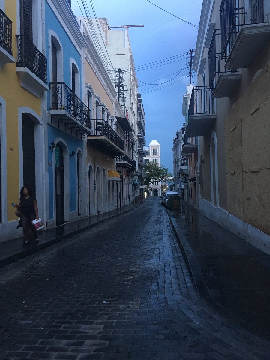 DaphneBarbeito's tweet photo. * El #ViejoSanJuan es una ciudad fantasma, necesitamos "prenderla" para levantar la #capital y el #turismo #NotDespacito ππΌ #Oct06 https://t.co/60RST9cZLz