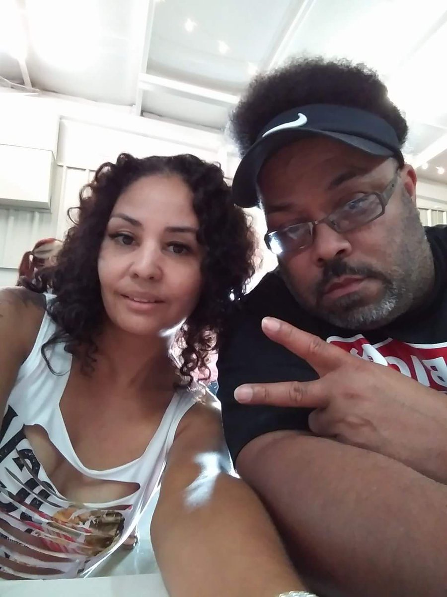 DottieStaxx's tweet image. @charleesmiles I luv my team @DjBigO317 my Road mgr with @DottieStaxx (Me) features or book me call 317-701-5285